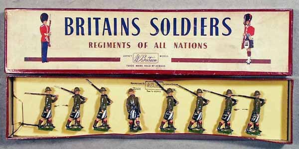 BRITAINS 1901 CAPE TOWN HIGHLANDERS: 8 pieces, orig box & insert minor wear, C8.