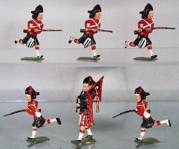 BRITAINS 2063 ARGYLL & SUTHERLAND HIGHLANDERS: 6 pieces, missing 1 bayonet, orig box minor wear, C7.