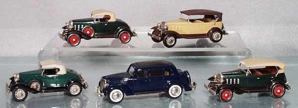 5 ASHTON MODELS: die cast, 2 1932 Chevrolets Tourers, 2 1932 Chevrolet Roadsters, Ford Sedan, C8-9.