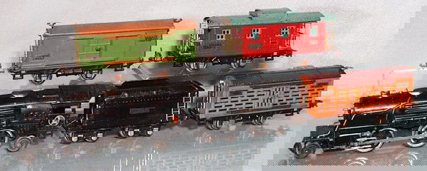 LIONEL TRAIN SET: O ga, 259E loco, 261T tender, 806 stock car, missing 1 brakewheel, 805 box car, 807 caboose, C4-5.