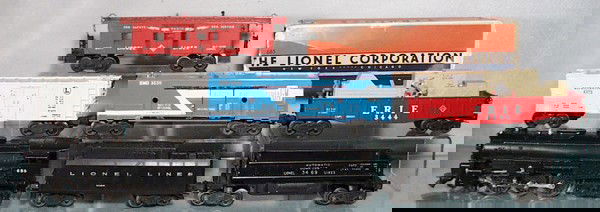 LIONEL TRAIN SET: O ga, 685 loco, w/incom orig box, 6026W tender, 3469 dump, 6472 reefer, 3530 generator car only, oxidation on doorguides, 3444 cop & hobo, 6517 caboose, small roof warp, C5.