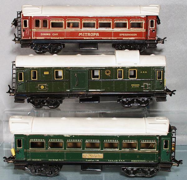 3 KARL BUB COACHES: O ga, Mitropa spiesewagen, green coach w/Berlin- Munchen-Rom plates, baggage, coaches are 13" long, C5-6.
