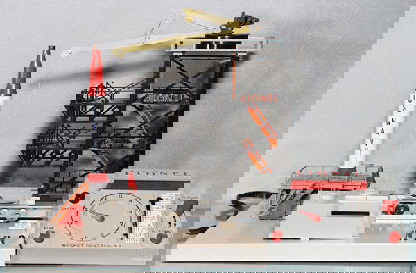 LIONEL 175 ROCKET LAUNCHER: O ga, complete, w/3 cracks on base handrails, orig box & inserts minor wear, C8-9.