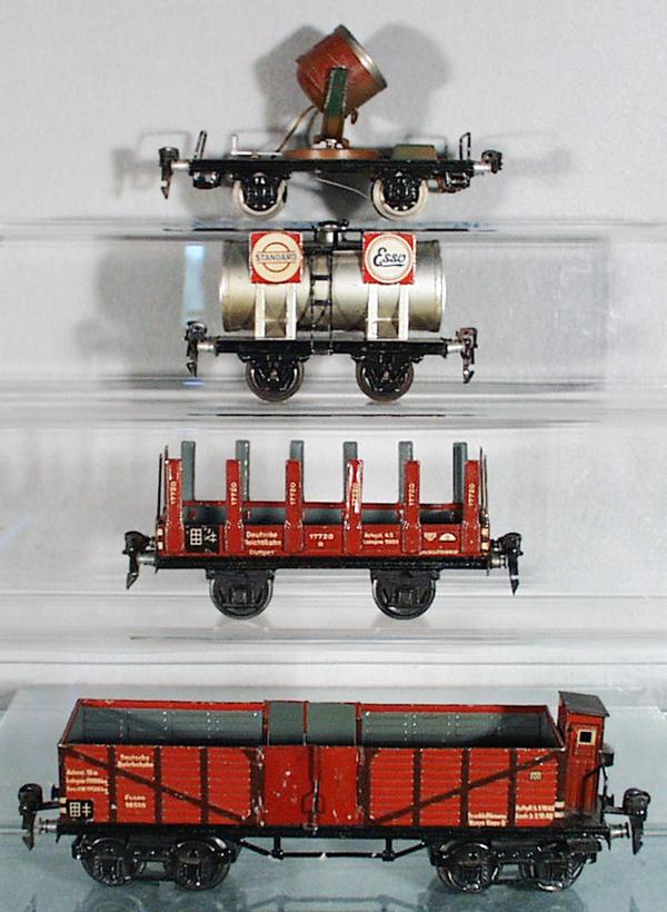 4 MARKLIN FREIGHT CARS: O ga, 1959 camouflaged searchlight, 16740 Esso tank, 17720 goodswagen, 18510 side-door gondola, C5-6.