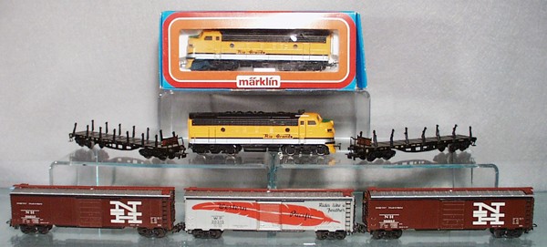 MARKLIN AMERICAN TRAIN SET: HO ga, 3062 & 4062 Rio Grande diesel locos, 1 orig box only, box has minor wear, w/freight cars 2 #4573, 4571, 2 #4516, C6-8.