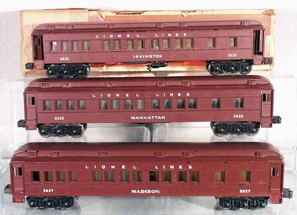 3 LIONEL MADISON CARS: O ga, 2625 Irvington, 2625 Manhattan, some oxidation spots on roof, 2627 Madison, some bubblewrap marks on roof, w/incom orig box for 2625, C6-8.