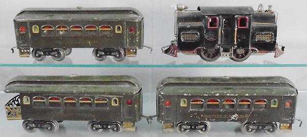 LIONEL TRAIN SET (1 of 2)