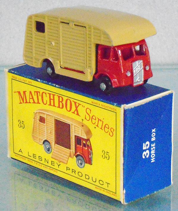 MATCHBOX 35A4 HORSE BOX (1 of 2)