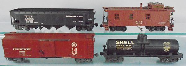 LIONEL SCALE FREIGHT CARS (1 of 2)