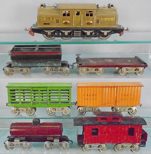 LIONEL TRAIN SET (1 of 2)