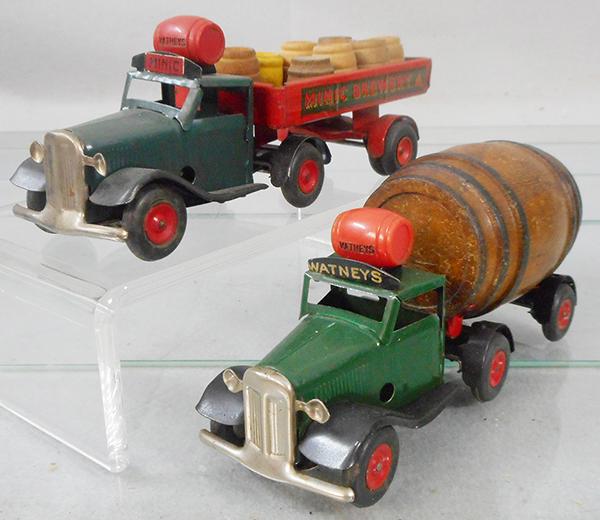 2 MINIC BEER LORRIES (1 of 2)