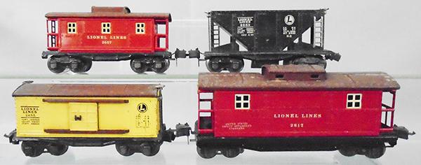 4 LIONEL FREIGHT CARS (1 of 2)