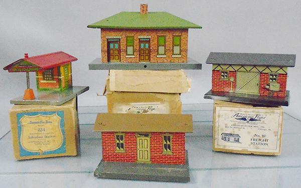 4 AMERICAN FLYER TRAIN STATIONS (1 of 2)