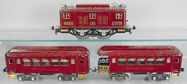 LIONEL TRAIN SET (1 of 2)