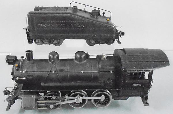 LIONEL 227 SWITCHER LOCO & TENDER (1 of 2)