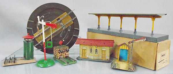 AMERICAN FLYER GERMAN ACCESSORIES (1 of 1)