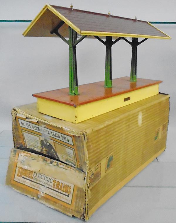 LIONEL 155 TRAIN SHED (1 of 2)