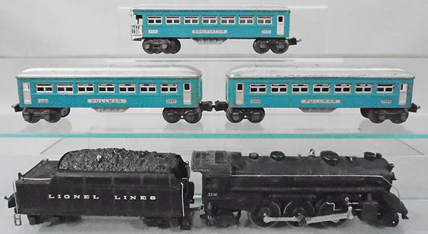 LIONEL TRAIN SET (1 of 2)