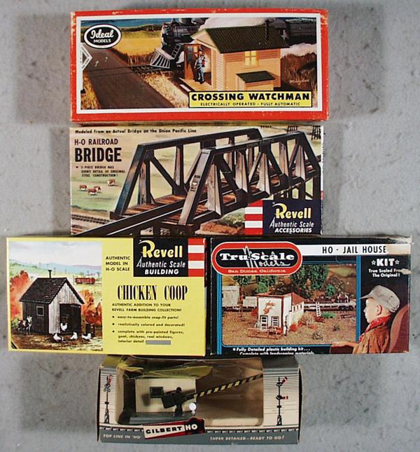 USA BRANDS HO BUILDINGS: HO ga, Ideal Watchman, Revell Bridge & Chicken Coop, Tru Scale Jail, 35702 Gilbert Crossing Gate, orig boxes minor wear, C7-9.