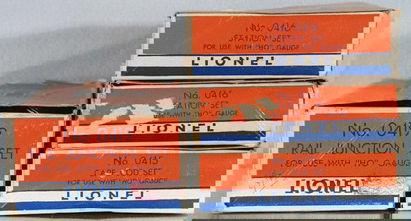 4 LIONEL PLASTICVILLE KITS: HO ga, 2 #0416 station sets, 1 complete, other missing 4 pieces, 0415 Cape Cod set, complete, 0419 rail junction, missing 3 telegraph poles, orig boxes minor wear, C7-9.