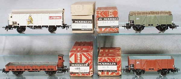 4 MARKLIN FREIGHT CARS: HO ga, 325 Gambrinus beer car, 311K/gr gondola w/lumber, 323 flat, 311B gondola, orig boxes minor wear, C7-8.