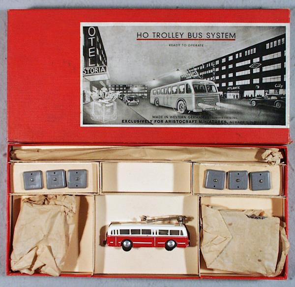 EHEIM & ARISTOCRAFT BUS SET: HO ga, red & white bus, complete w/accessories, orig box minor wear, C8.