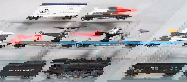 LIONEL TRAIN SET: HO ga, 0625 loco & tender, 0862200 gondola, 333 satellite launcher, 1 step broken, 319 helicopter launcher, helicopter broken, 850 rocket launcher, 875 rocket car, w/repro rocket, 365 Minuteman launch