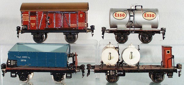 4 MARKLIN FREIGHT CARS: O ga, handpainted tin, 17910 box car, 16740E Esso tank car, 19770 dump car, 17770 milk transport w/2 milk wagens, 1 wagen missing a wheel, C5-6.