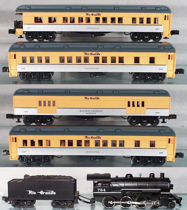 WILLIAMS & MTH TRAIN SET: O ga, 784 MTH loco, w/sound & smoke, 4 Williams coaches, some window inserts loose, C7-8.