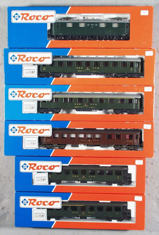 ROCO SWISS TRAIN SET: HO ga, 3-rail, 69530 electric loco, w/coaches 44730, 44731, 44873, 44874, 44875, orig boxes & inserts, C9-10.