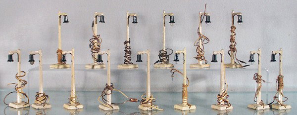 15 MARKLIN 448/1 LAMP POSTS: HO ga, some layout paint on bases, C4-6.