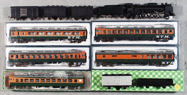 KTM TRAIN LOT: HO ga, 2-rail, Train Set, 2-8-2 Mikado loco & tender, orig box, w/5 freight cars; 5 Interurban coaches, painted brass, no power unit, orig boxes for coaches only, minor wear, C7-9.