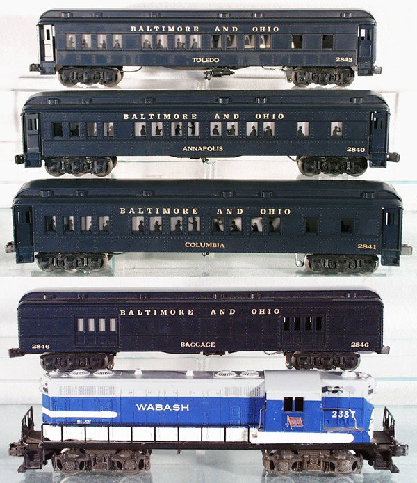 LIONEL & WILLIAMS TRAIN SET: O ga, Lionel Wabash GP9, restored shell, crack in top, missing battery cover, w/4 Williams B&O passenger cars, C6-8.