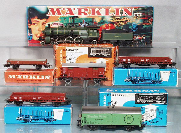 MARKLIN TRAIN SET: HO ga, 3092 loco & tender, oxidation on tender axles, w/freight cars 4934, warped, minor oxidation, 4607, minor oxidation, 4503, mildew spots in bed, 4607, 4650, orig boxes minor wear, loco & tender C