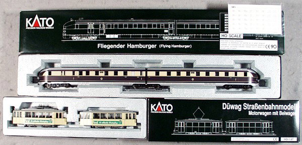 KATO TRAIN LOT, Japan: HO ga, 2-rail, 30702-1 Flying Hamburger, K30907 2-piece Streetcar, orig boxes & inserts, C9-10.