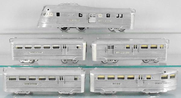 AMERICAN FLYER BURLINGTON ZEPHYR SET: O ga, 9914 power car, 9911 baggage, 2 #9913 coaches, 9912 obsv coach, set is cast aluminum, decals worn, orig boxes minor wear & graffiti, C6-7.