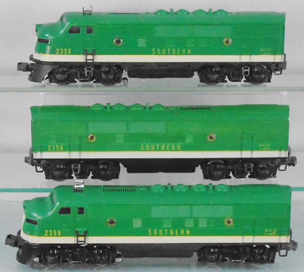 LIONEL 2356 SOUTHERN PACIFIC ABA DIESELS: O ga, 2356P loco, 2356C B unit, 2356T dummy A unit, loco orig box stamped X, tender orig box worn w/no end flaps, C7-8.