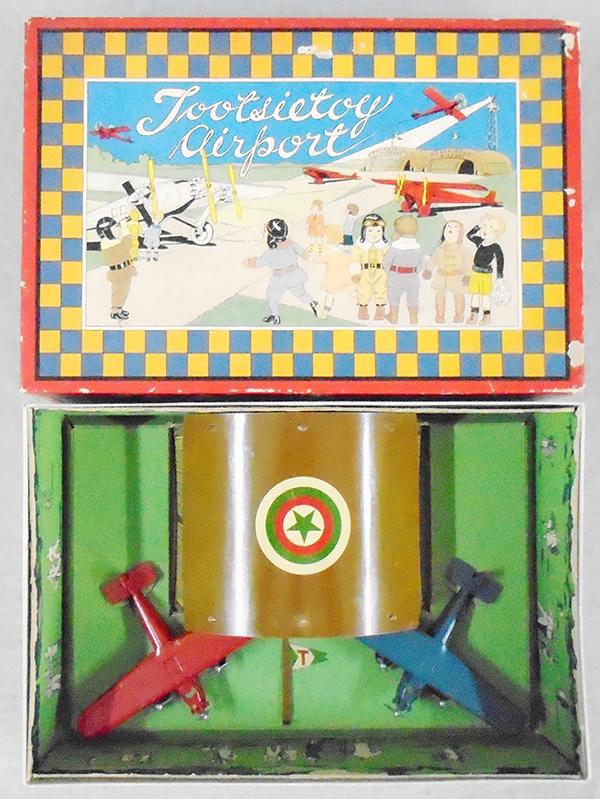 TOOTSIETOY 5100 AIRPORT SET (1 of 1)