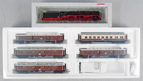 MARKLIN EUROPEAN EXPRESS TRAIN SET (1 of 2)