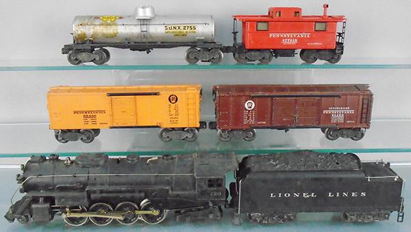 LIONEL TRAIN SET (1 of 2)
