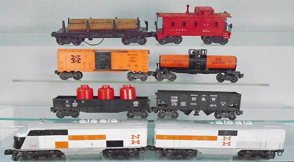 LIONEL TRAIN SET (1 of 2)