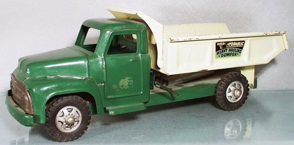 BUDDY L HYDRAULIC DUMP TRUCK: painted pressed steel, black rubber tires, grille tarnished, sticker residue on driver's door, 21" long, C5.