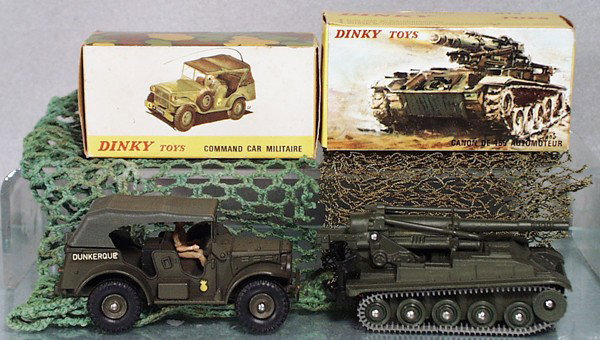 2 FRENCH DINKY VEHICLES: 813 Automatic Cannon, 810 Command Car, missing whip antenna, orig boxes minor wear, C8-9.