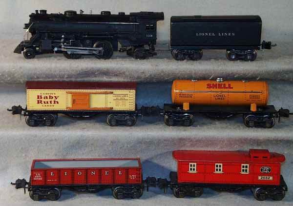 LIONEL TRAIN SET: O ga, 1664 loco, 1689T tender, 2679 Baby Ruth, 2680 Shell tank, 2677 gondola, 2682 caboose, C5-6.