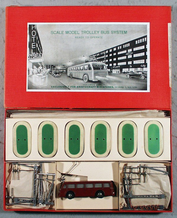 EUROPA TROLLEY BUS SET: HO ga, ca 1950, EWF on front of trolley bus, set is pre-Eheim, orig box minor wear, C8.