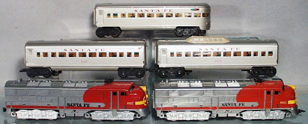 MARX 44544 TRAIN SET: O ga, 1095 SF AA units, w/3 coaches, track & transformer, missing dividers, orig set box worn, some tape, C5-6.