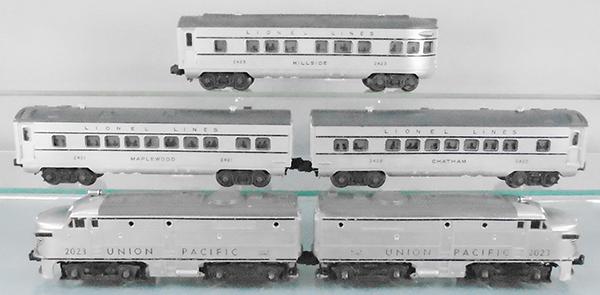 LIONEL TRAIN SET (1 of 3)