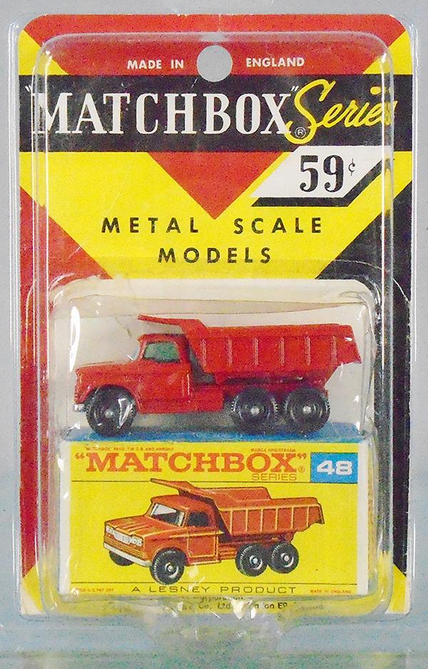 MATCHBOX 48C2 DUMP TRUCK BLISTER PACK (1 of 1)