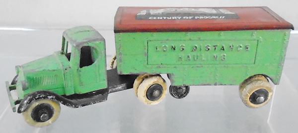 TOOTSIETOY 803 LONG DISTANCE MOVING VAN (1 of 3)