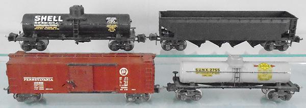 4 LIONEL FREIGHT CARS (1 of 2)